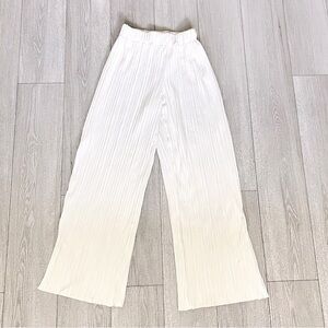 Elegant White Pleated Women's Pants